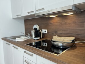 Réfrigérateur, four, plaque de cuisson, lave-vaisselle