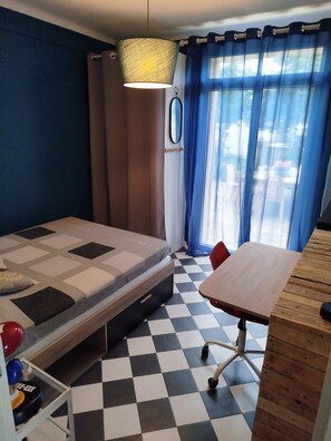 4 habitaciones, escritorio, tabla de planchar con plancha y wifi gratis 