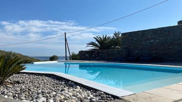 Villa | 4 bedrooms, desk