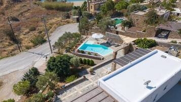 Villa | 4 bedrooms, desk