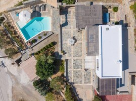 4 habitaciones y escritorio 