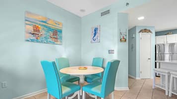 시그니처 콘도, 침실 2개, 욕실 2개 | 객실 내 식사 공간