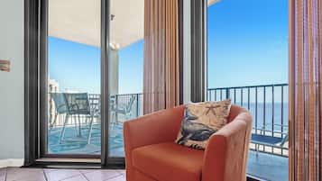 Signature Condo, 2 Bedrooms, 2 Bathrooms | Living room | 55-inch Smart TV with cable channels
