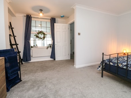 2 bedrooms, individually decorated, individually furnished, free WiFi