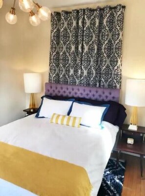 Room - Private 2BR Artist Apartment in great neighborhood (Milwaukee)