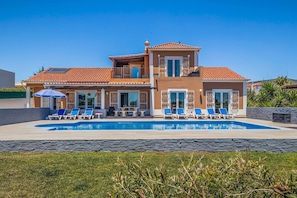 A heated pool - Villa Kambu - Four Bedroom Villa, Sleeps 8 (Estoi)