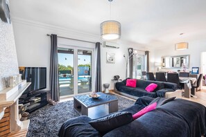 Smart TV, video games, DVD player, ping pong