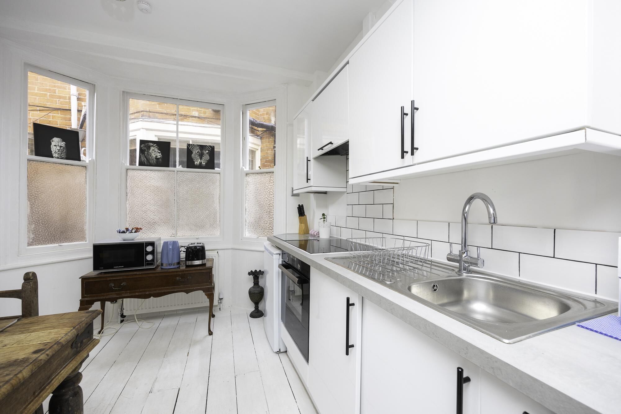 Kjøleskap, mikrobølgeovn, ovn og brødrister