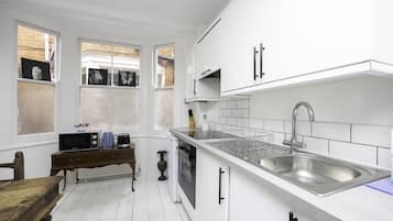 Kühlschrank, Mikrowelle, Ofen, Toaster