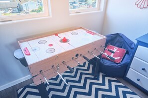 Games room - Beach Haven - Walk to town & beach, Amazing Views (Long Beach)