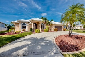 Exterior - Endless Summer, Private heated Pool, Gulf Access Canal, Fishing, Free WIFI, (Cape Coral)