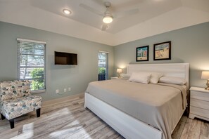 3 bedrooms, iron/ironing board, free WiFi, bed sheets - Endless Summer, Private heated Pool, Gulf Access Canal, Fishing, Free WIFI, (Cape Coral)