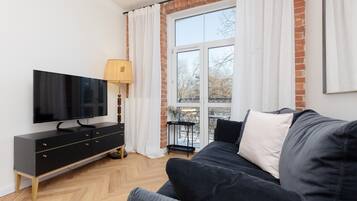 2 Schlafzimmer, Schreibtisch, Bettwäsche