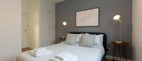 2 chambres, fer et planche à repasser, Wi-Fi, draps fournis