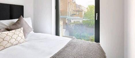 2 chambres, fer et planche à repasser, Wi-Fi, draps fournis