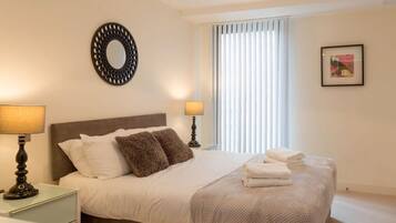 2 bedrooms, iron/ironing board, travel cot, WiFi