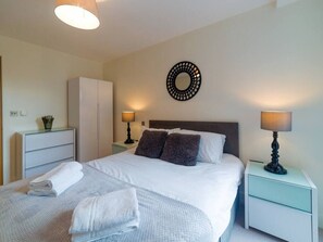 2 makuuhuonetta, silitysrauta/-lauta, vauvan matkasänky, Wi-Fi