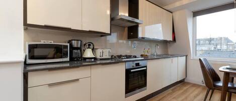 Frigorifero, microonde, forno, lavastoviglie