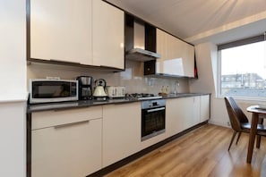 Køleskab, mikrobølgeovn, ovn, opvaskemaskine