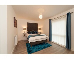 1 غرفة نوم ومكواة/لوح كي وواي فاي وملاءات أسرّة