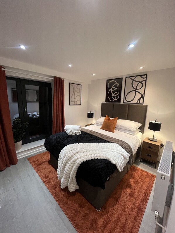 2 bedrooms, iron/ironing board, WiFi, bed sheets