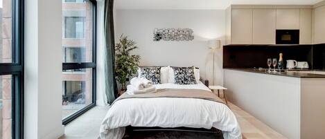 3 slaapkamers, een strijkplank/strijkijzer, gratis wifi, beddengoed