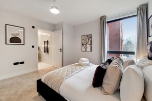 3 makuuhuonetta, silitysrauta/-lauta, ilmainen Wi-Fi, vuodevaatteet