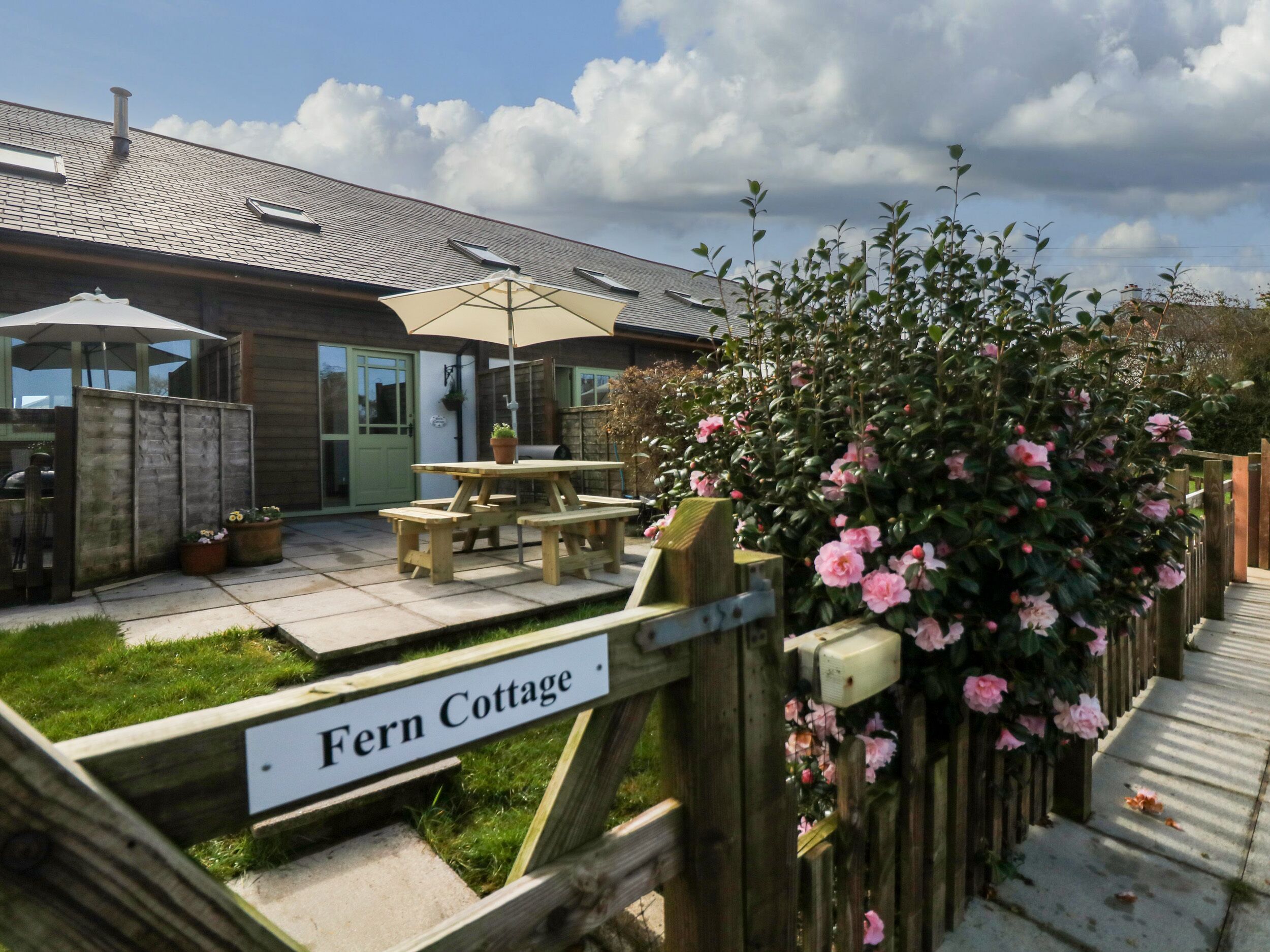 المنشأة من الخارج