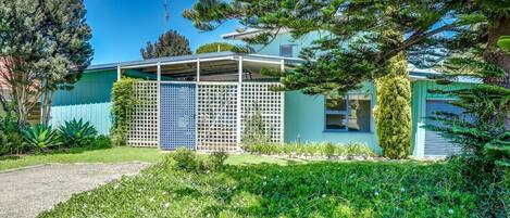 المنطقة المحيطة بالمنشأة