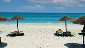 Beach nearby, white sand, beach bar - Monarque El Fatimi Mahdia (Mahdia)