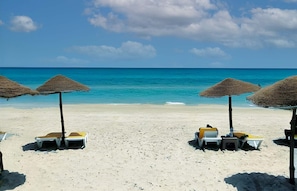 On the beach, white sand, beach bar - Monarque El Fatimi Mahdia (Mahdia)