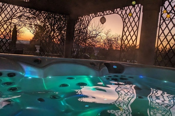 Indoor spa tub