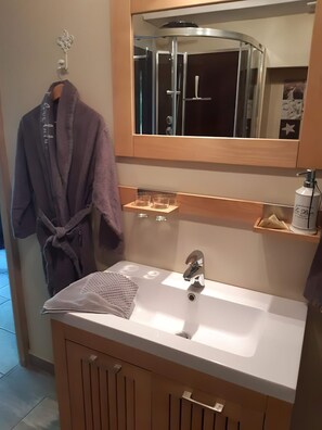 Superior Double Room, Ensuite, Garden View (Lys) | Bathroom