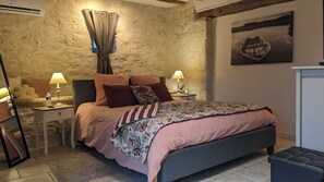 Superior Double Room, Ensuite, Garden View (Lys) | Premium bedding, individually decorated, individually furnished