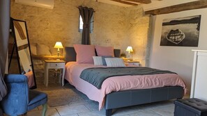 Superior Double Room, Ensuite, Garden View (Lys) | Premium bedding, individually decorated, individually furnished