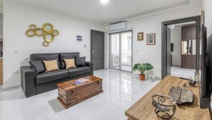 Smart TV - Wonderful 2BR home, w/ comfy sofa, SMART TV & WIFI (Tas-Sliema)
