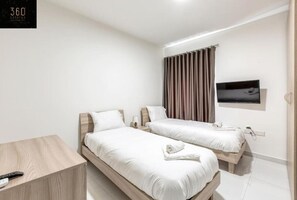 2 bedrooms, desk, iron/ironing board, WiFi