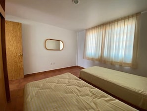 2 bedrooms, WiFi, bed sheets, wheelchair access