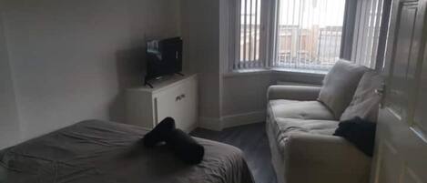 4 chambres, fer et planche à repasser, Wi-Fi, draps fournis