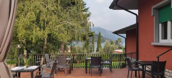 Petit déjeuner composé de spécialités régionales compris tous les jours