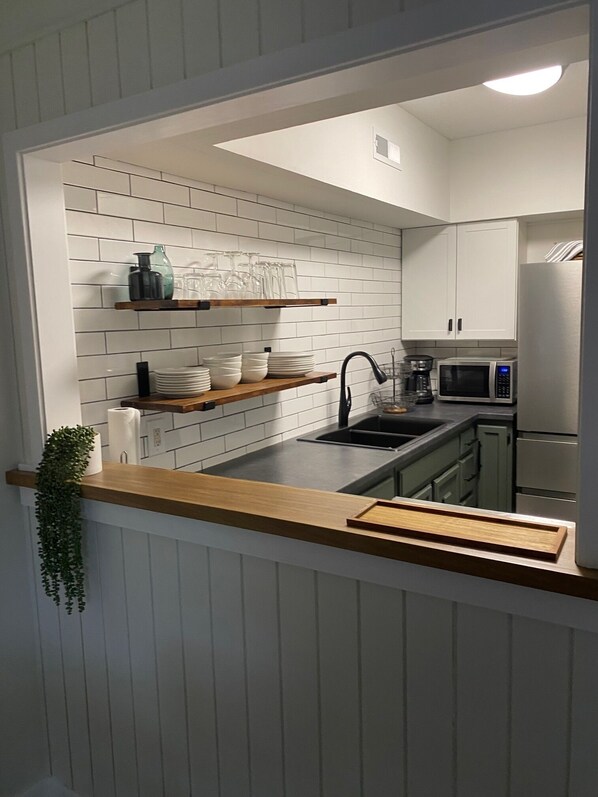 Refrigerador, microondas, horno, placa de cocina