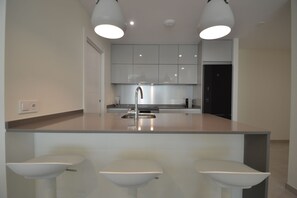 Kühlschrank, Mikrowelle, Geschirrspüler, Toaster