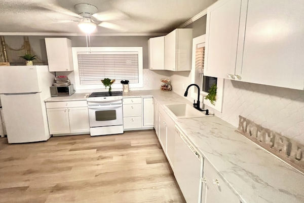 Frigorífic, microones, forn i placa de cuina