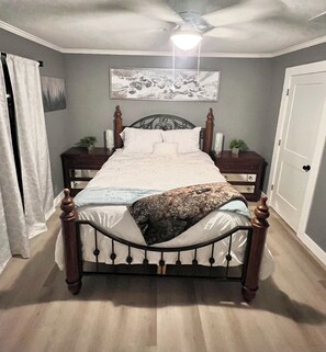 2 habitaciones, escritorio, tabla de planchar con plancha y wifi gratis