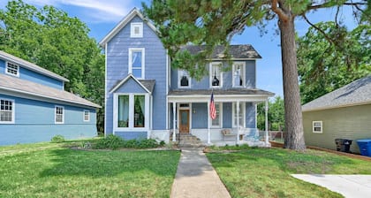 Historic home half a mile from Downtown Denison and minutes to Lake Texoma.