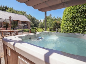 Cottage | Outdoor dining - Home Farm (Saint Asaph)