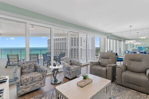 TV, DVD player - Gulf Views | Beachfront Resort | Pool |Tides at Tops’l 907 (Miramar Beach)