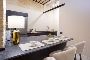 Frigorifero, microonde, forno, lavastoviglie