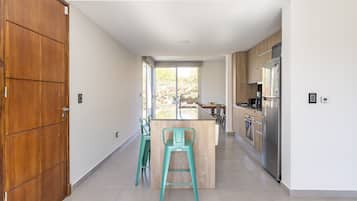 House (08) | Private kitchen | Full-size fridge, microwave, oven, toaster