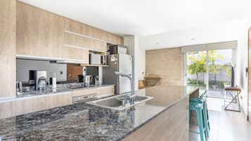 House (08)